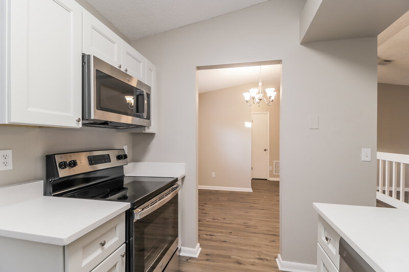 3,100/Mo, 4453 Tomlinson Cir Orlando, FL 32829 Kitchen View 2