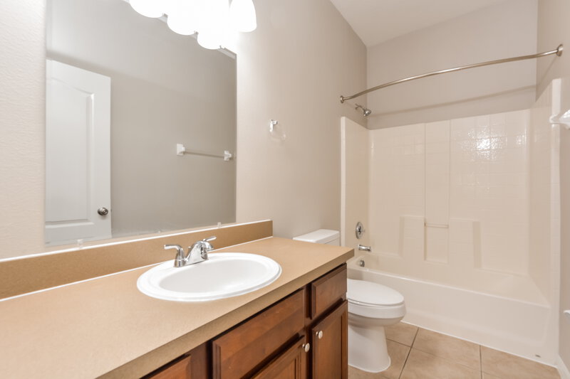 2,645/Mo, 10469 Moss Rose Way Orlando, FL 32832 Bathroom View