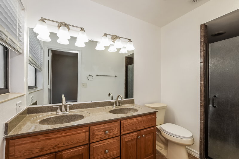2,185/Mo, 1052 Alpug Ave Oviedo, FL 32765 Main Bathroom View