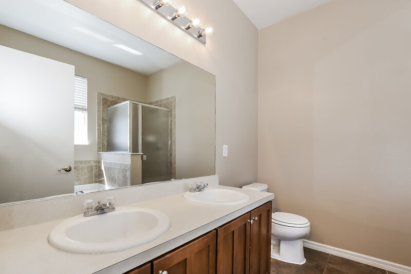 2,395/Mo, 2302 Abey Blanco Dr Orlando, FL 32828 Main Bathroom View