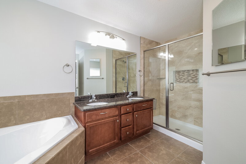 2,350/Mo, 4477 Manica Dr Tavares, FL 32778 Main Bathroom View