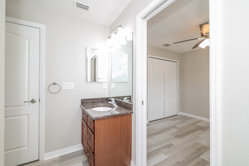 2,350/Mo, 4477 Manica Dr Tavares, FL 32778 Bathroom View