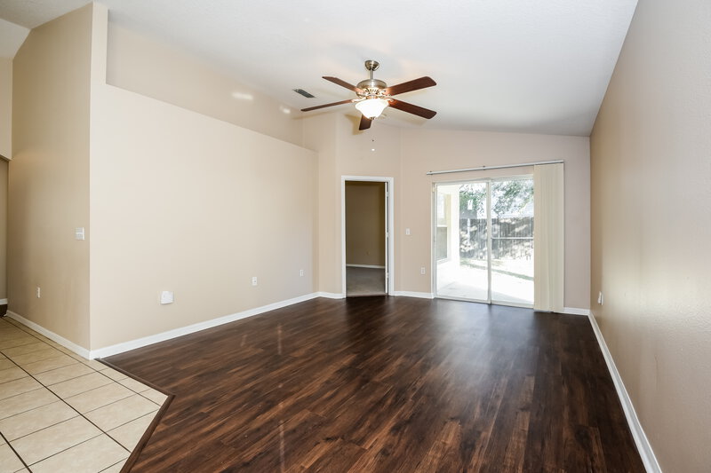 2,255/Mo, 1812 Colonial Woods Blvd Orlando, FL 32826 Living Room View 2