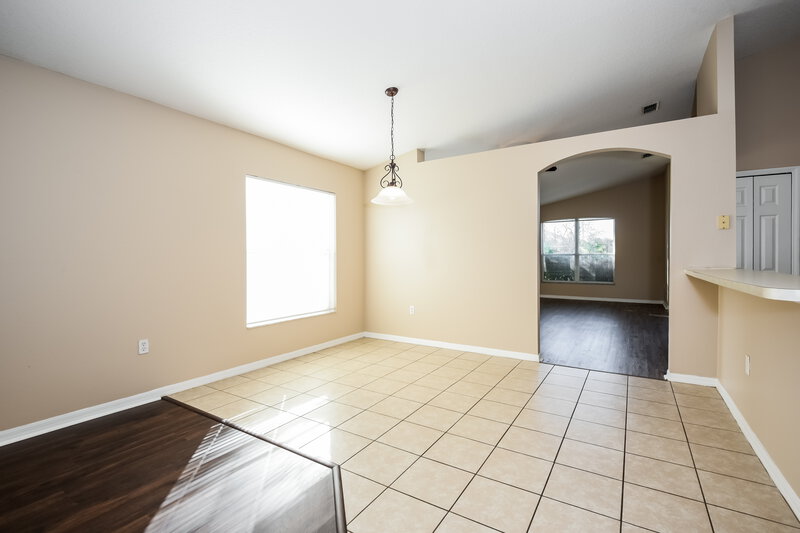 2,255/Mo, 1812 Colonial Woods Blvd Orlando, FL 32826 Dining Room View
