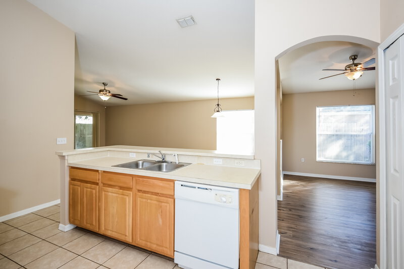 2,255/Mo, 1812 Colonial Woods Blvd Orlando, FL 32826 Kitchen View