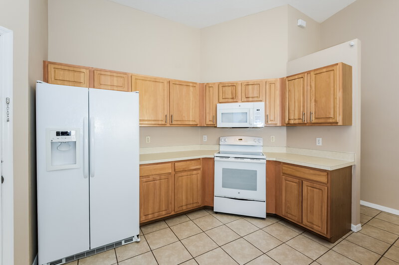 2,255/Mo, 1812 Colonial Woods Blvd Orlando, FL 32826 Kitchen View 2