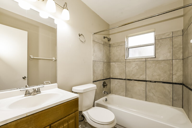 2,185/Mo, 122 Winding Ridge Dr Sanford, FL 32773 Bathroom View