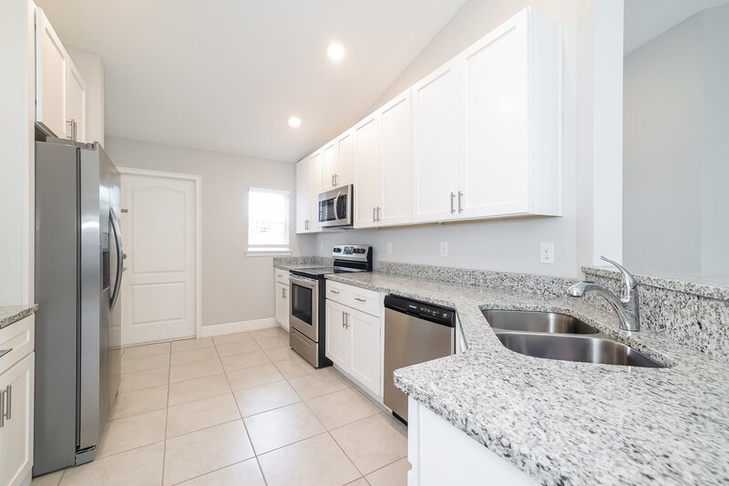 2,205/Mo, 413 Brookfield Dr Kissimmee, FL 34758 Kitchen View