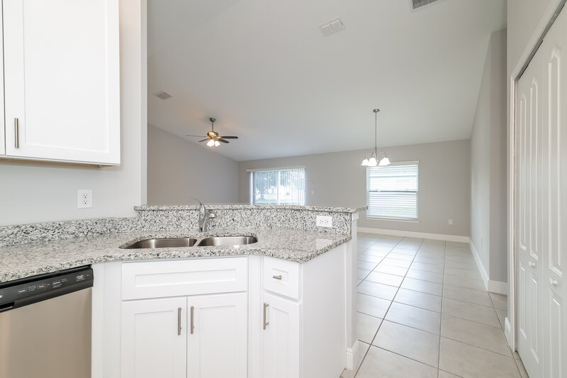 2,205/Mo, 413 Brookfield Dr Kissimmee, FL 34758 Kitchen View 2