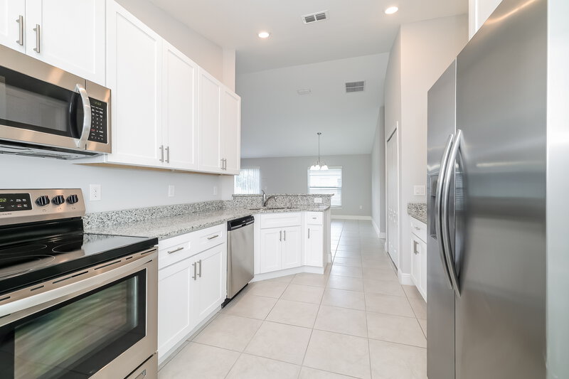 2,205/Mo, 413 Brookfield Dr Kissimmee, FL 34758 Kitchen View 3