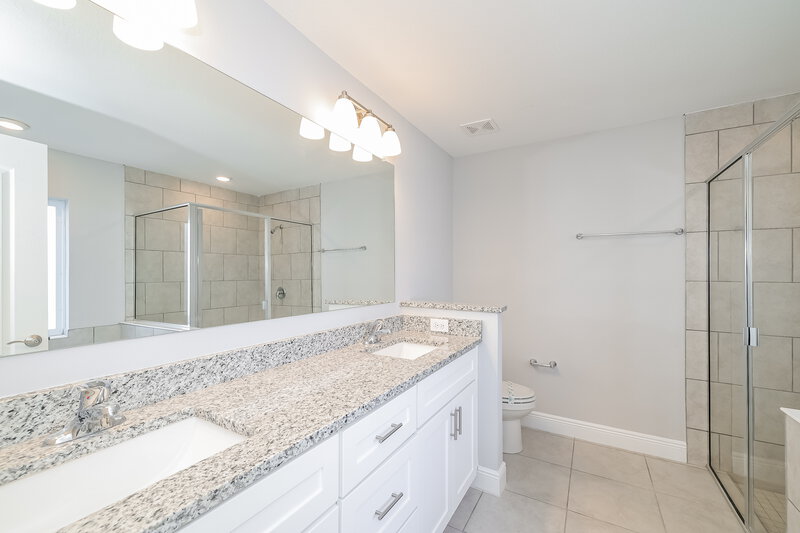 2,205/Mo, 413 Brookfield Dr Kissimmee, FL 34758 Main Bathroom View
