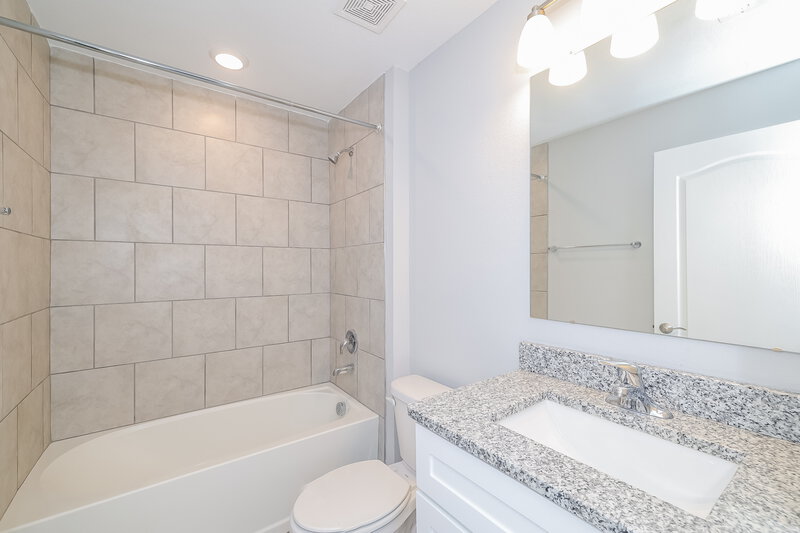 2,205/Mo, 413 Brookfield Dr Kissimmee, FL 34758 Bathroom View