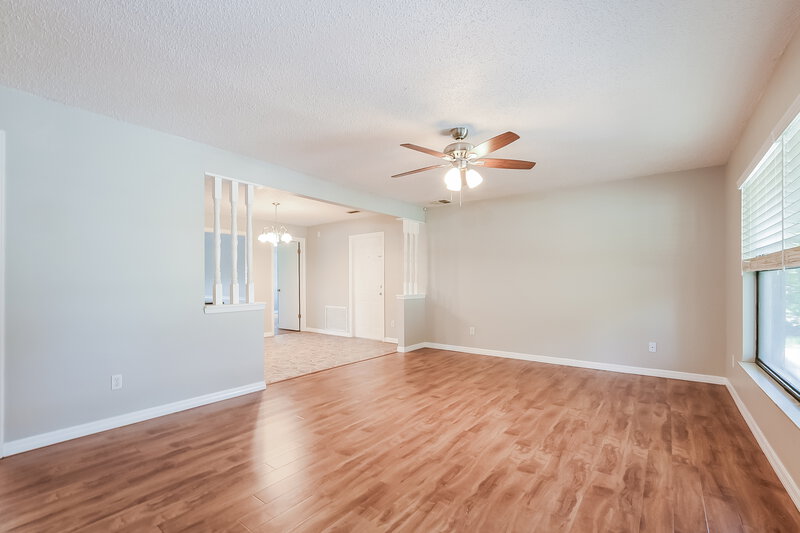 2,395/Mo, 8318 Mattituck Cir Orlando, FL 32829 Living Room View 2
