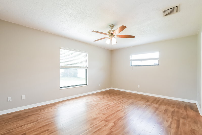 2,395/Mo, 8318 Mattituck Cir Orlando, FL 32829 Main Bedroom View