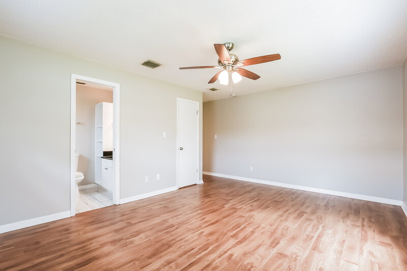 2,395/Mo, 8318 Mattituck Cir Orlando, FL 32829 Main Bedroom View 2