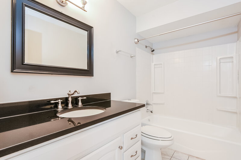 2,395/Mo, 8318 Mattituck Cir Orlando, FL 32829 Main Bathroom View