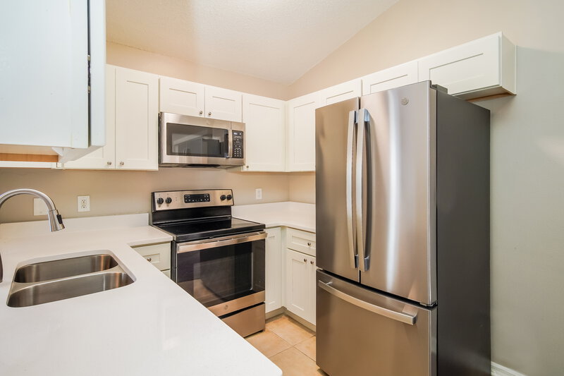 1,995/Mo, 1014 Sheeler Hills Dr Apopka, FL 32703 Kitchen View