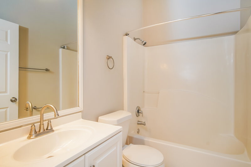 1,995/Mo, 1014 Sheeler Hills Dr Apopka, FL 32703 Bathroom View