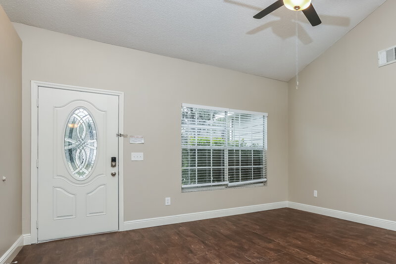 0/Mo, 929 Old Mail Ln Sanford, FL 32773 Living Room View