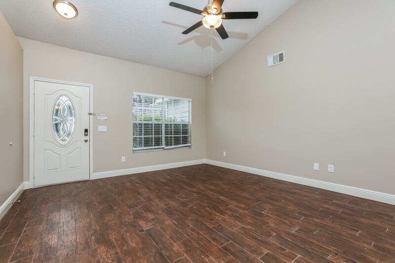 0/Mo, 929 Old Mail Ln Sanford, FL 32773 Living Room View 2