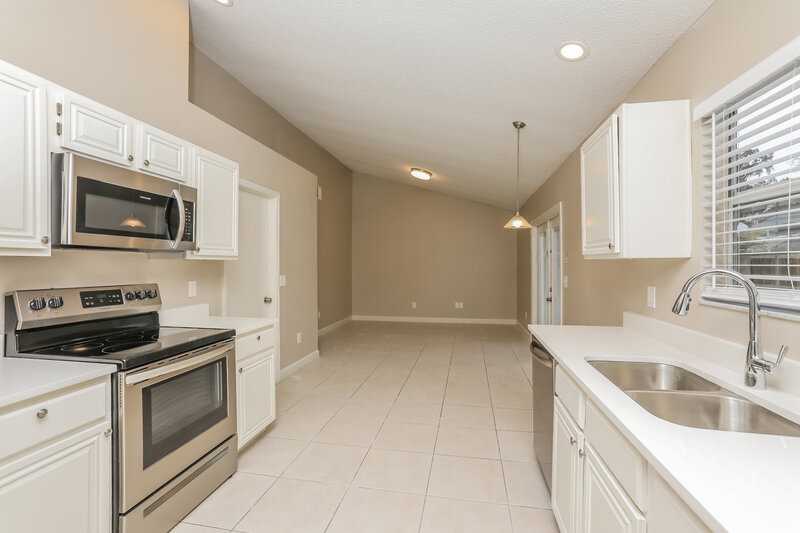 0/Mo, 929 Old Mail Ln Sanford, FL 32773 Kitchen View