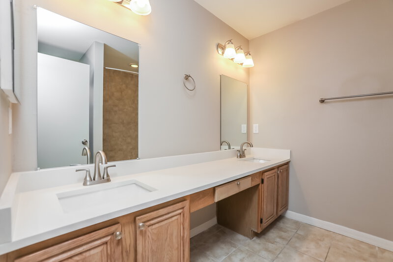 0/Mo, 929 Old Mail Ln Sanford, FL 32773 Main Bathroom View