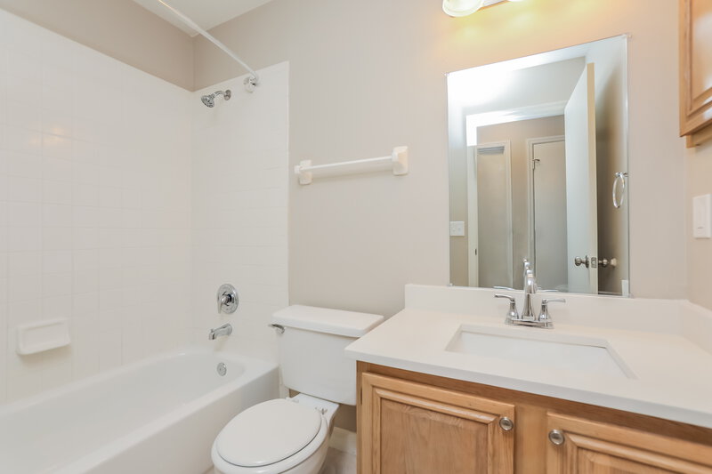 0/Mo, 929 Old Mail Ln Sanford, FL 32773 Bathroom View