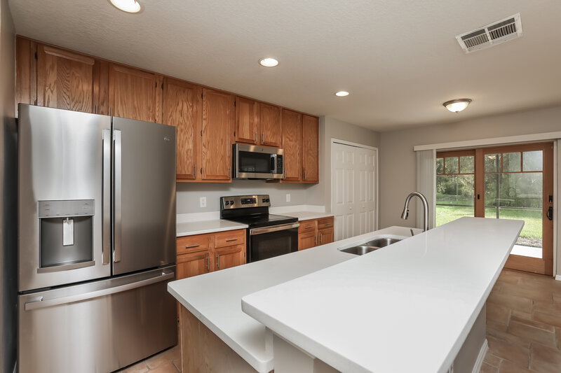 2,535/Mo, 2253 Heathwood Cir Orlando, FL 32828 Kitchen View 2