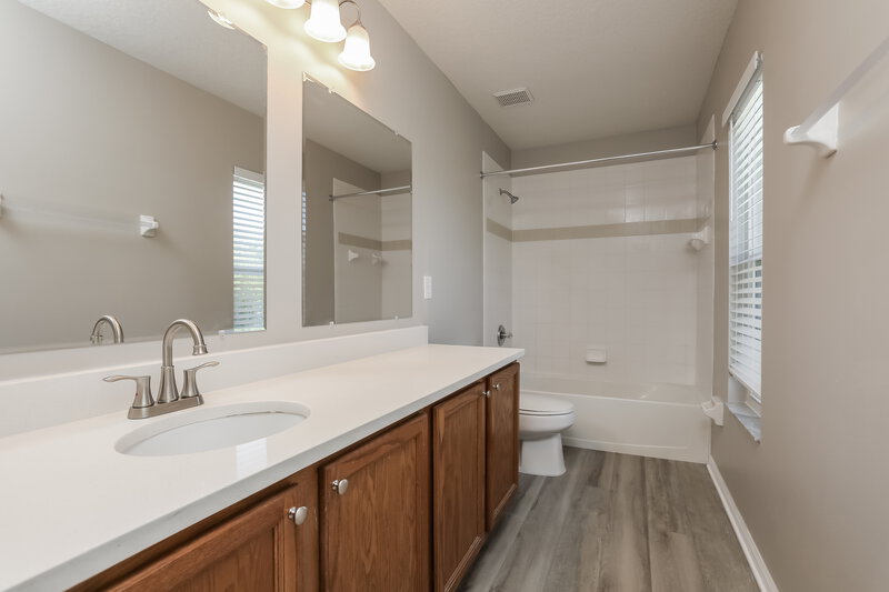 2,535/Mo, 2253 Heathwood Cir Orlando, FL 32828 Main Bathroom View