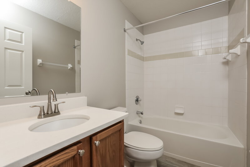 2,535/Mo, 2253 Heathwood Cir Orlando, FL 32828 Bathroom View