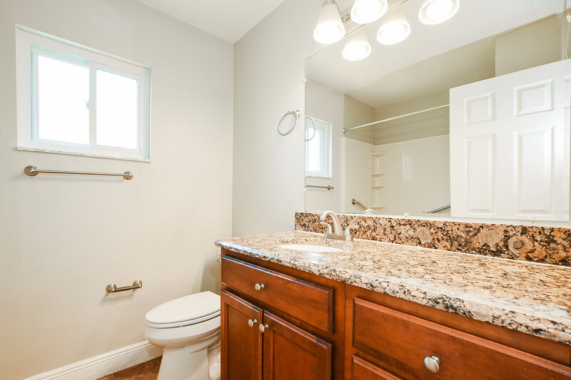2,465/Mo, 1001 Manigan Ave Oviedo, FL 32765 Main Bathroom View
