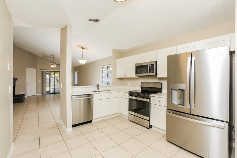 3,010/Mo, 1003 Vernon Loop Oviedo, FL 32765 Kitchen View 2