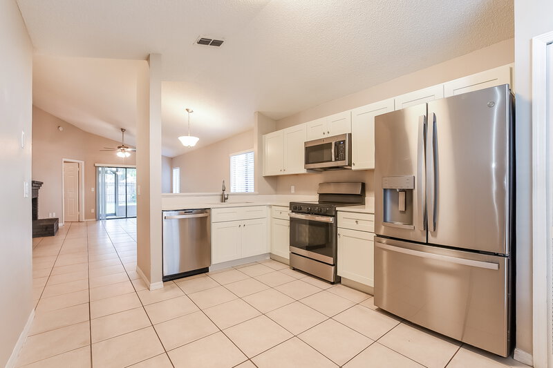 2,235/Mo, 1003 Vernon Loop Oviedo, FL 32765 Kitchen View