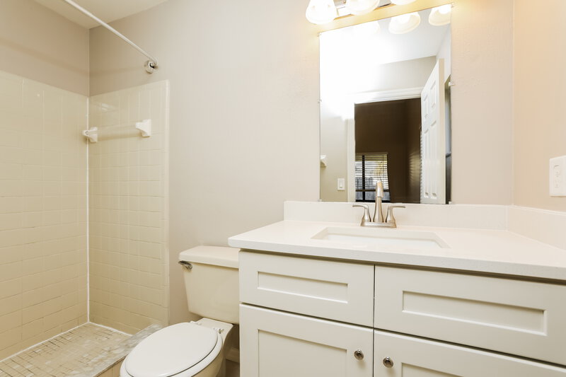 3,010/Mo, 1003 Vernon Loop Oviedo, FL 32765 Bathroom View