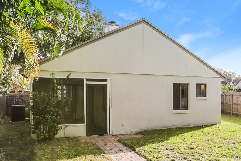 3,010/Mo, 1003 Vernon Loop Oviedo, FL 32765 Rear View
