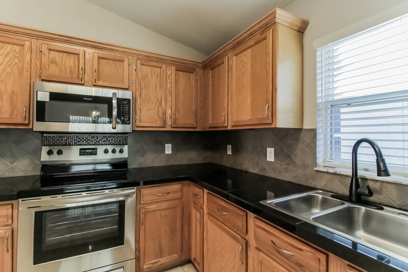 2,315/Mo, 1149 Whitewood Way Clermont, FL 34714 Kitchen View 2