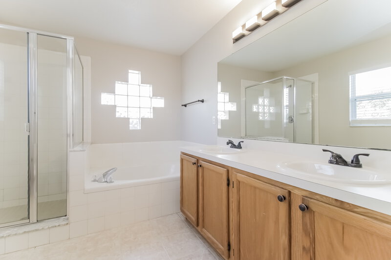 2,315/Mo, 1149 Whitewood Way Clermont, FL 34714 Main Bathroom View