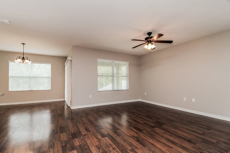 2,040/Mo, 2420 Valhalla Dr Tavares, FL 32778 Living Room View 3