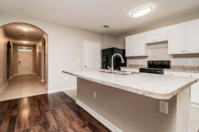 2,040/Mo, 2420 Valhalla Dr Tavares, FL 32778 Kitchen View 3