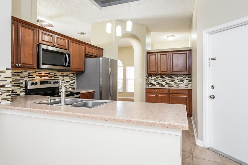 2,505/Mo, 12712 Woodbury Glen Dr Orlando, FL 32828 Kitchen View 2