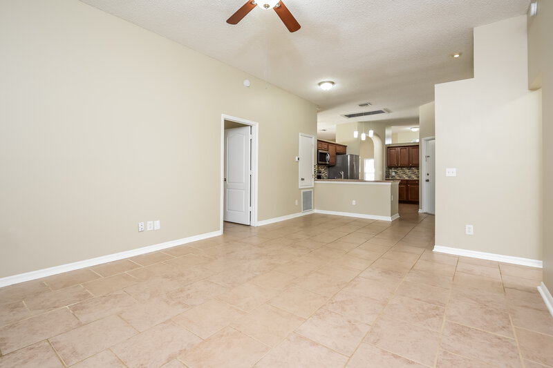 2,505/Mo, 12712 Woodbury Glen Dr Orlando, FL 32828 Family Room View 2