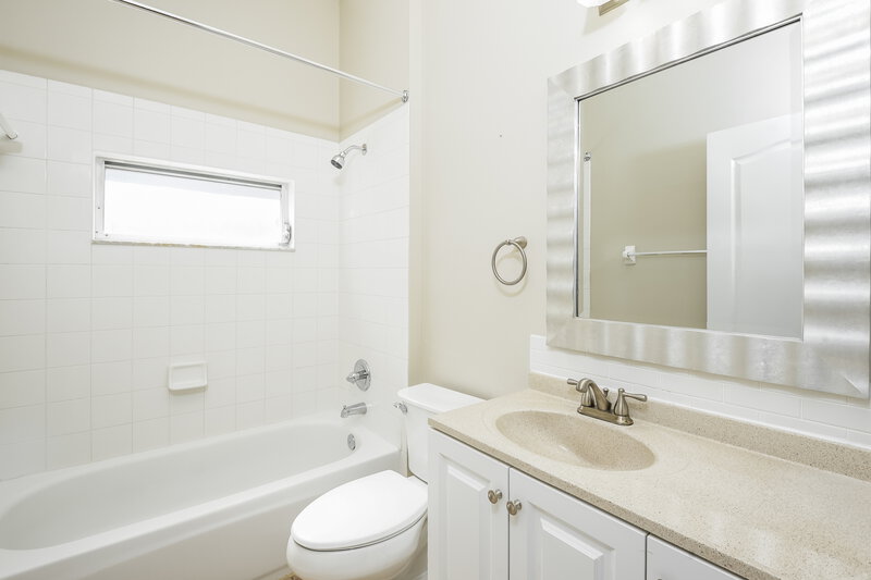 2,505/Mo, 12712 Woodbury Glen Dr Orlando, FL 32828 Bathroom View