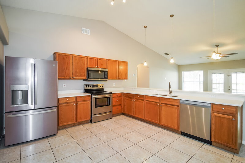 2,380/Mo, 13743 Riverpath Grove Dr Orlando, FL 32826 Kitchen View 2