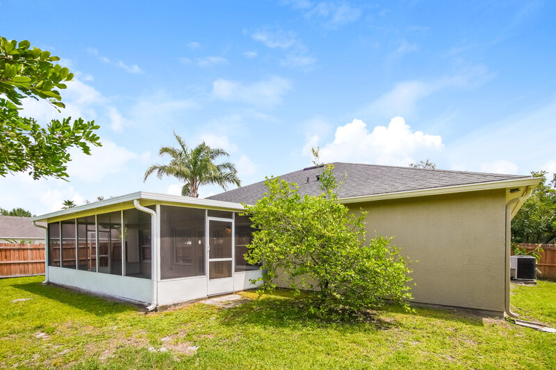 2,380/Mo, 13743 Riverpath Grove Dr Orlando, FL 32826 Rear View