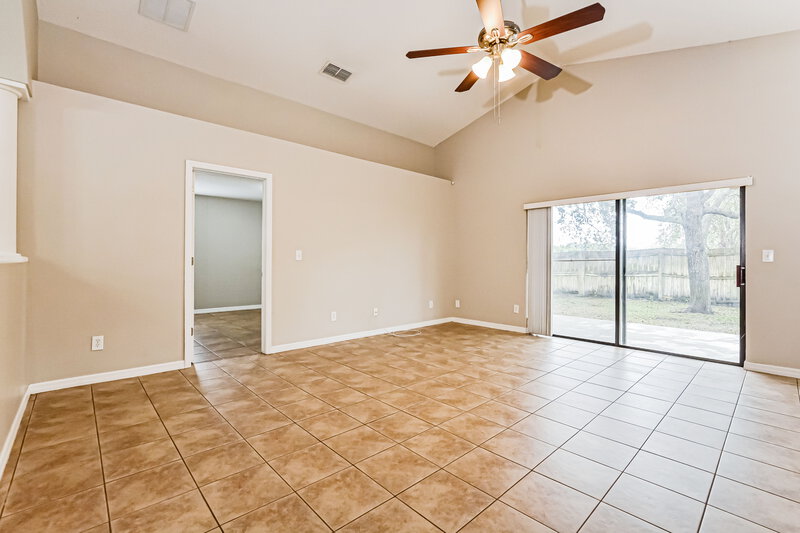 2,210/Mo, 4222 Barnsley Ln Tavares, FL 32778 Living Room View 2