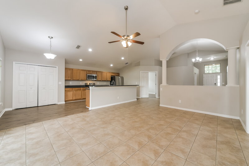2,035/Mo, 4222 Barnsley Ln Tavares, FL 32778 Living Room View 2
