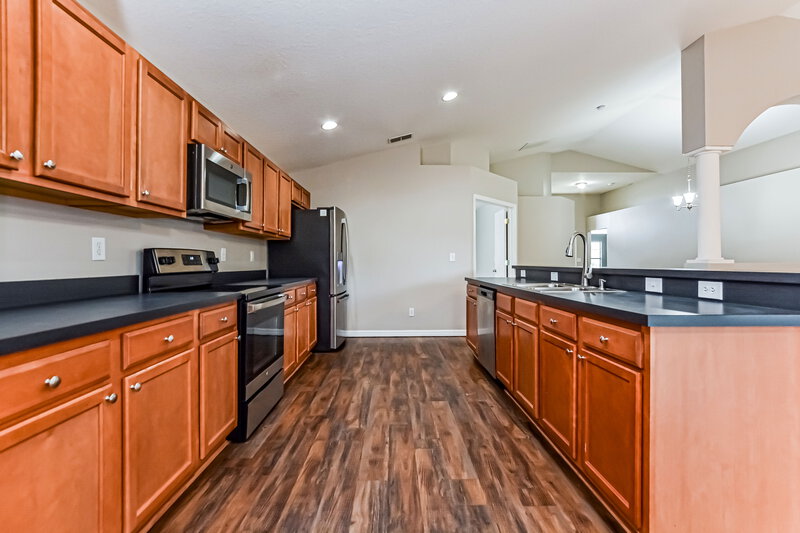 2,210/Mo, 4222 Barnsley Ln Tavares, FL 32778 Kitchen View