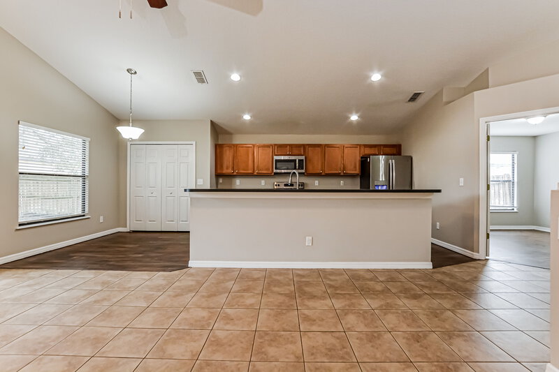 2,210/Mo, 4222 Barnsley Ln Tavares, FL 32778 Kitchen View 2