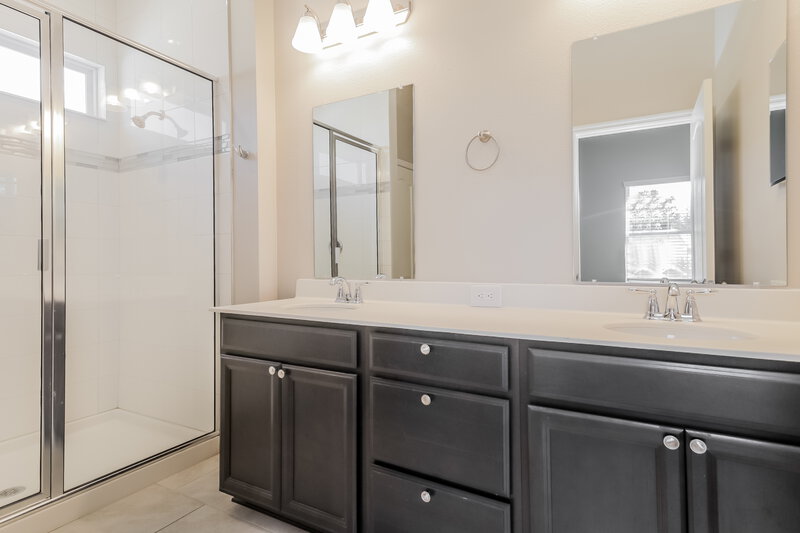 3,210/Mo, 4618 Socrates Way Sanford, FL 32773 Main Bathroom View