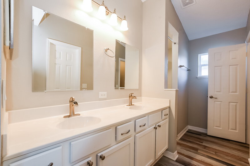1,790/Mo, 2114 Nicollett Way Leesburg, FL 34748 Main Bathroom View